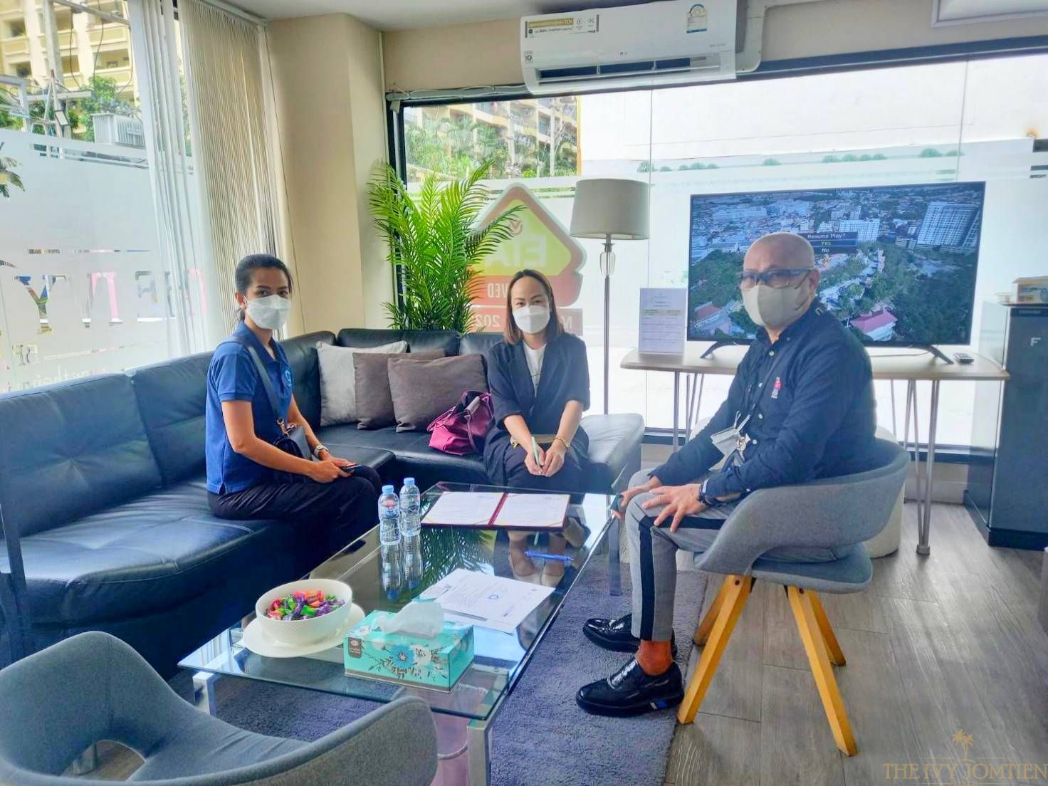 ขอบคุณ THAI GRANT Property CO,.LTD ที่ให้ความสนใจเข้าชมโครงการ และดูความคืบหน้าในการก่อสร้าง และขอขอบพระคุณที่ให้ความมั่นใจให้เจ้าหน้าที่แนะนำแผนการลงทุน และเซ็นสัญญาเป็นตัวแทนขายกับเรา ส่วนเรื่องค่าคอมที่ The Ivy Jomtien Beach จัดทั้งเงินและแจกทองเพ