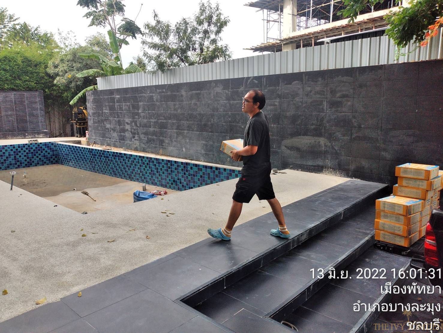 The Ivy Jomtien beach up date construction   สวัสดีจร้า คุณลูกค้าทุกท่าน ตอนนี้ทางโครงการทำสระว่ายน้ำใกล้เสร็จแล้วค่ะ เหลืออีกไม่เยอะก็เสร็จแล้วจร้า แอดมินซื้อชุดว่ายน้ำรอเลยจร้าๆๆๆๆ